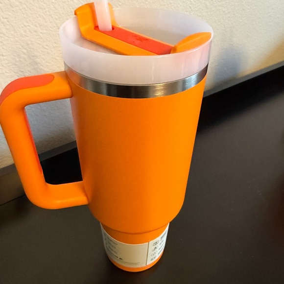 Stanley Goldenrod Quencher H2.0 Tumbler - Picture 2 of 4